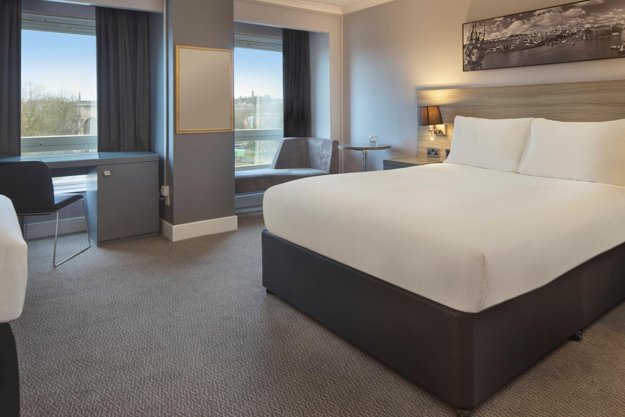 ดัลเบิ้ลทรีบายฮิลตัลโฮเต็ลบริสตอลซิตี้เซ็นเตอร์ Hotel ภายนอก รูปภาพ