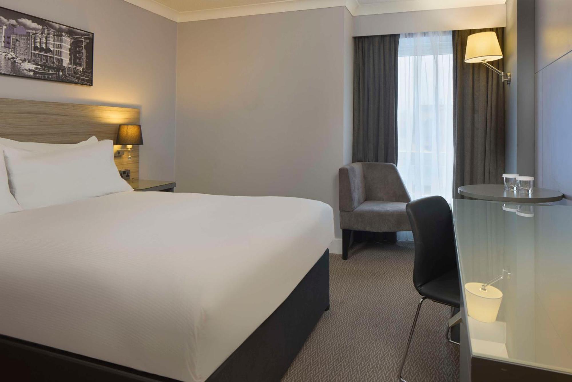 ดัลเบิ้ลทรีบายฮิลตัลโฮเต็ลบริสตอลซิตี้เซ็นเตอร์ Hotel ภายนอก รูปภาพ