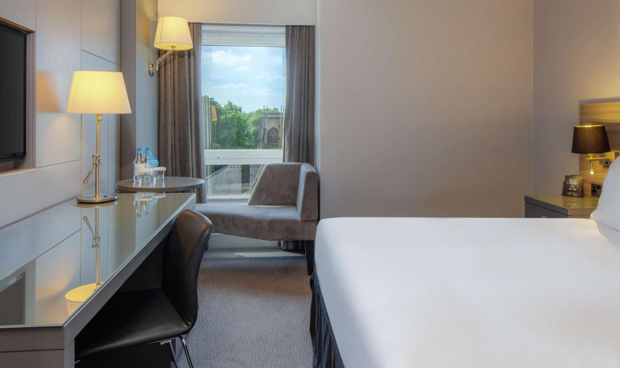 ดัลเบิ้ลทรีบายฮิลตัลโฮเต็ลบริสตอลซิตี้เซ็นเตอร์ Hotel ภายนอก รูปภาพ