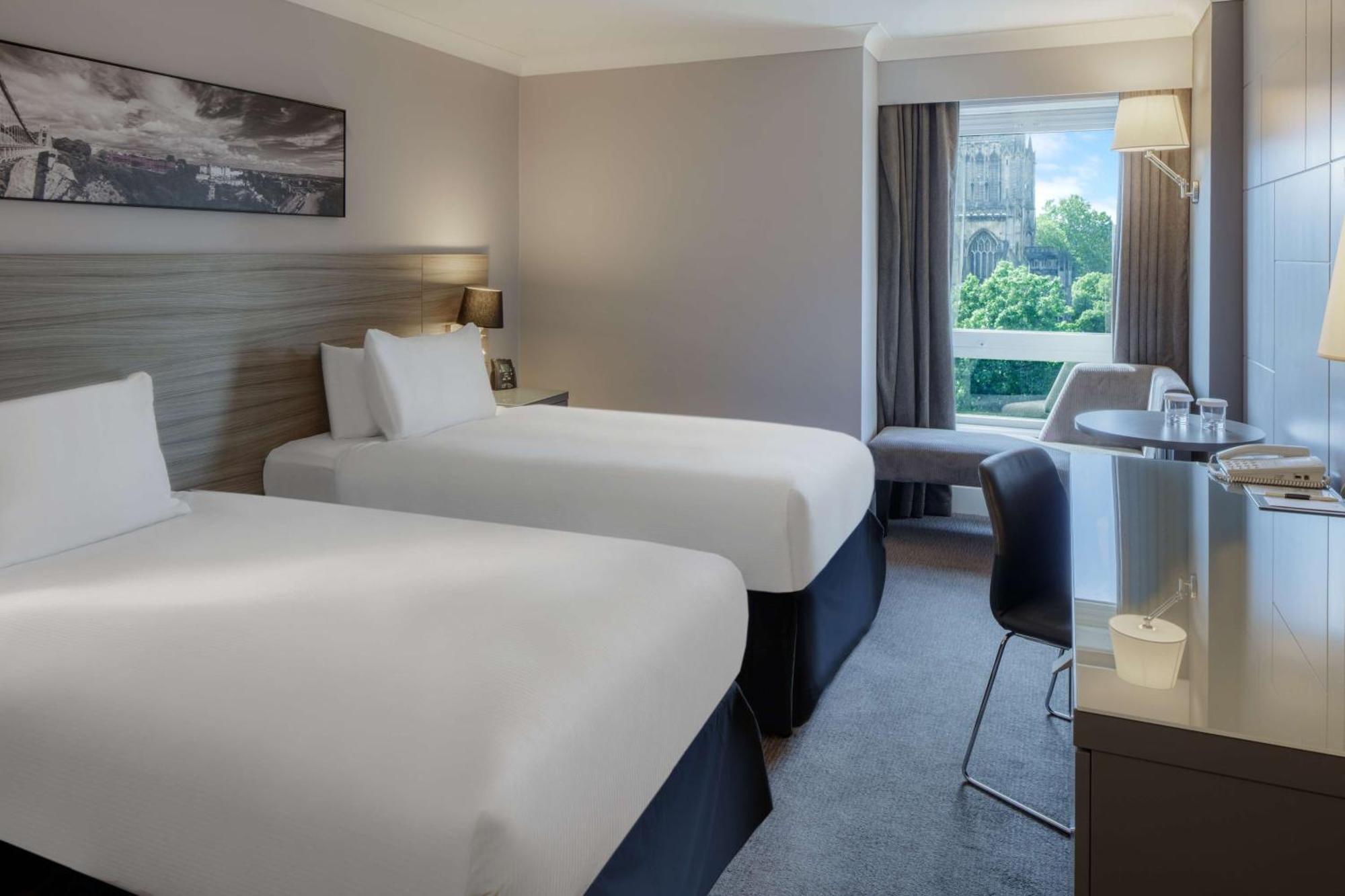 ดัลเบิ้ลทรีบายฮิลตัลโฮเต็ลบริสตอลซิตี้เซ็นเตอร์ Hotel ภายนอก รูปภาพ