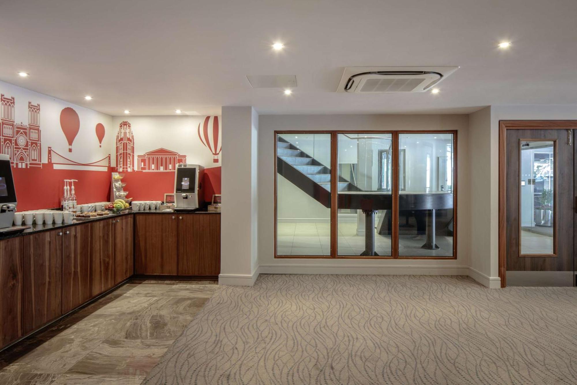 ดัลเบิ้ลทรีบายฮิลตัลโฮเต็ลบริสตอลซิตี้เซ็นเตอร์ Hotel ภายนอก รูปภาพ
