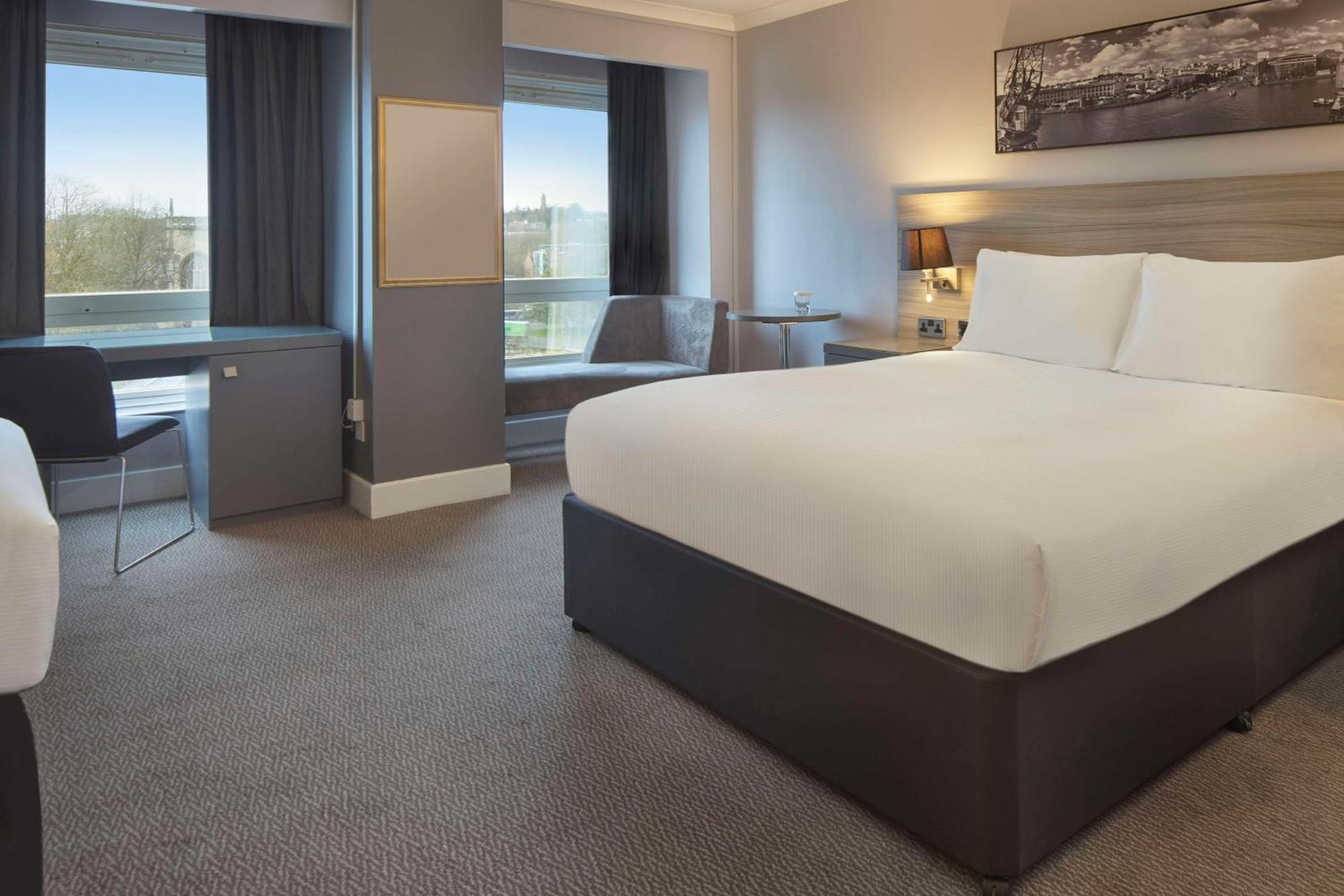 ดัลเบิ้ลทรีบายฮิลตัลโฮเต็ลบริสตอลซิตี้เซ็นเตอร์ Hotel ภายนอก รูปภาพ