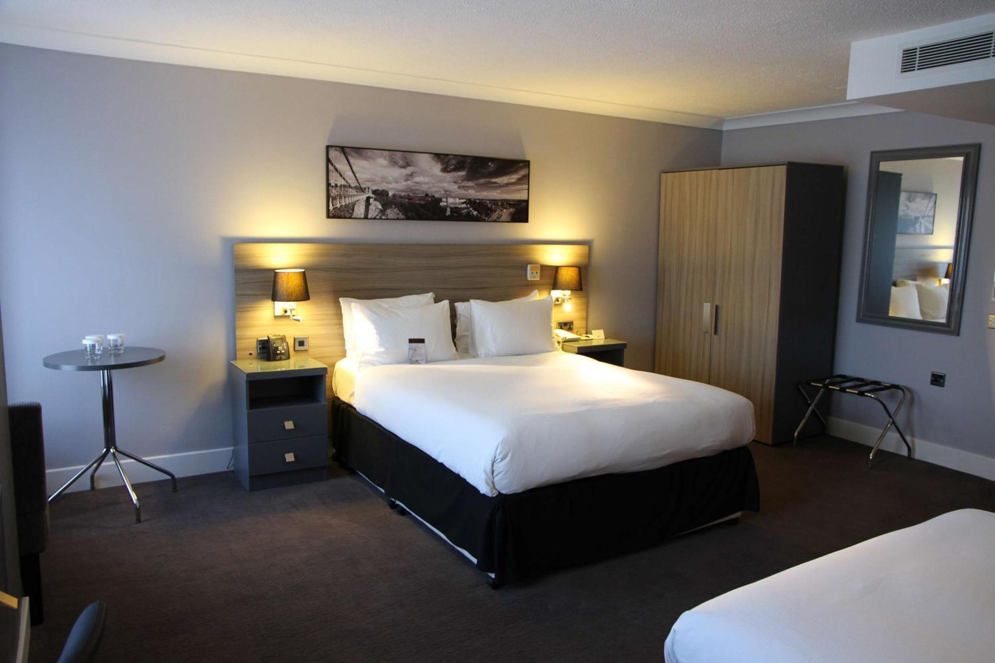 ดัลเบิ้ลทรีบายฮิลตัลโฮเต็ลบริสตอลซิตี้เซ็นเตอร์ Hotel ภายนอก รูปภาพ